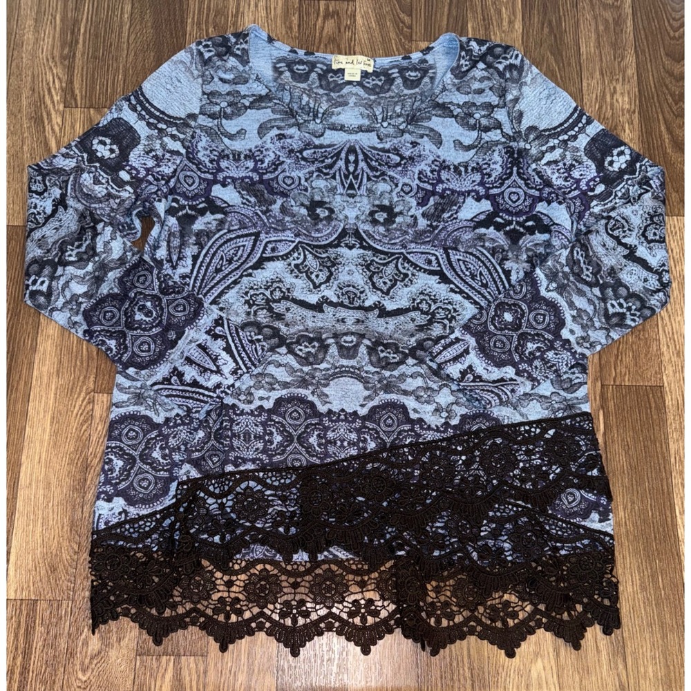 Live and Let Live Blue Paisley Damask Crochet Lace Hem‎ Top Womens Medium STARAC